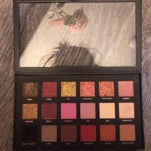 Huda Beauty Desert Dusk